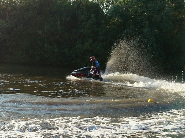  Profesionales sobre el Jet Ski