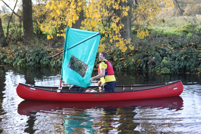  Navega su canoa 