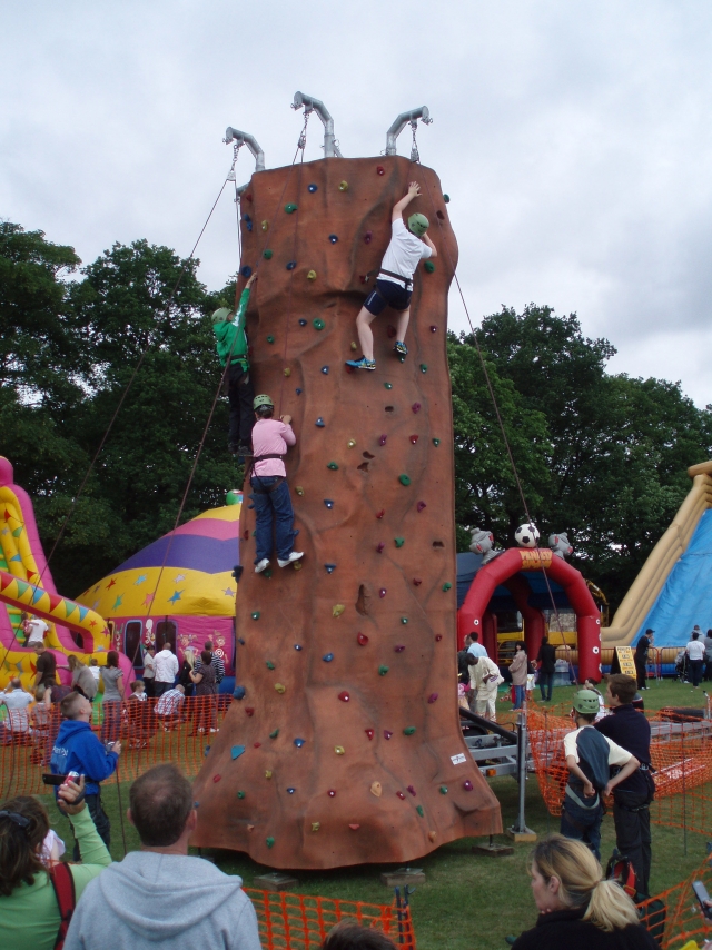  Hace un gran destino o actividad de fiesta 