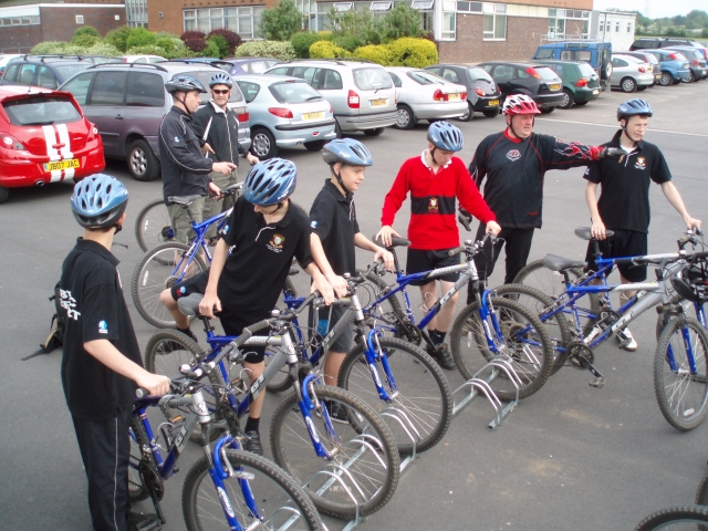  Preparándose para salir por el día 