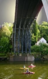  Remando bajo el Puenle de Hierro