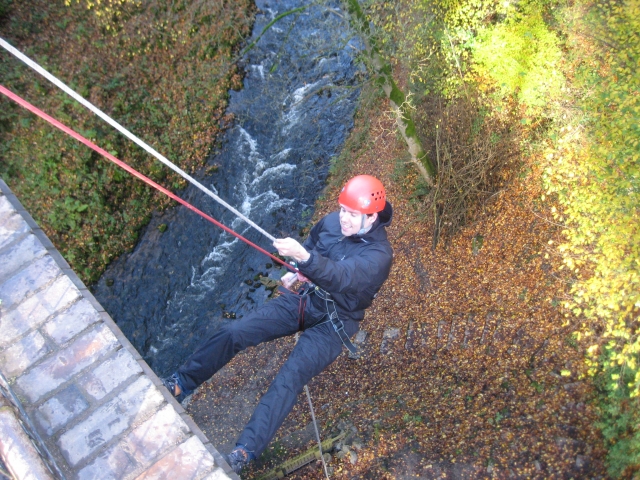 Rappel de un viaducto 