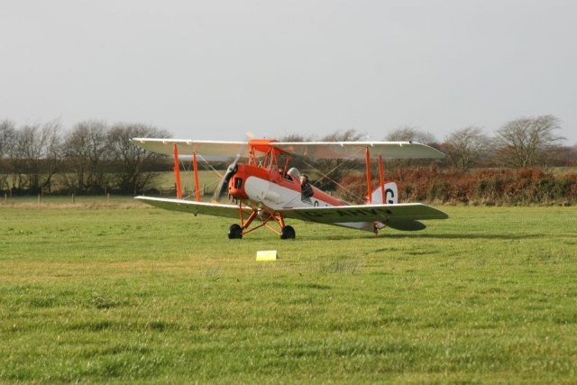  Uno de nuestros aviones en Eaglescott Airfield Gliding 