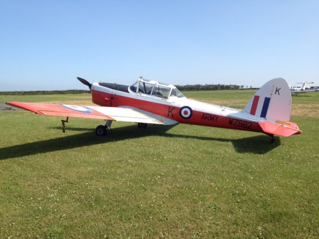  Uno de nuestros aviones en Eaglescott Airfield Gliding 
