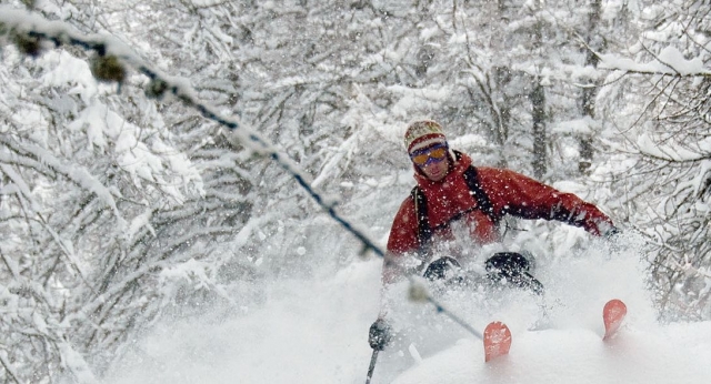  Esquí en nieve fresca 