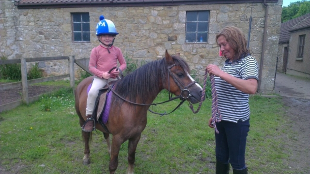  Doma clásica para los niños de la escuela de equitación de Vogrie 