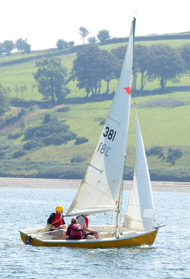  Navegando en Wimbleball en un día soleado 