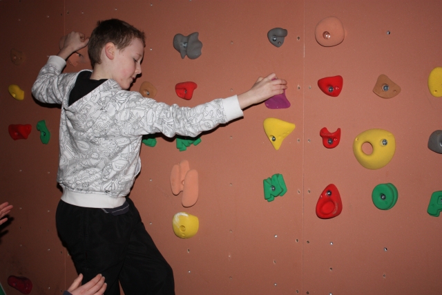  Escalada por la pared 