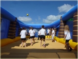  Juego de voleibol de playa hinchable dentro del campo deportivo inflable 