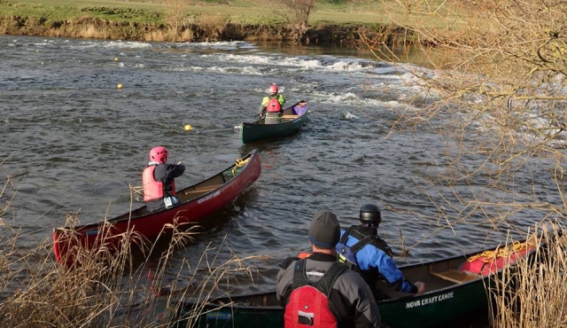  Gran experiencia en canoa por delanle 