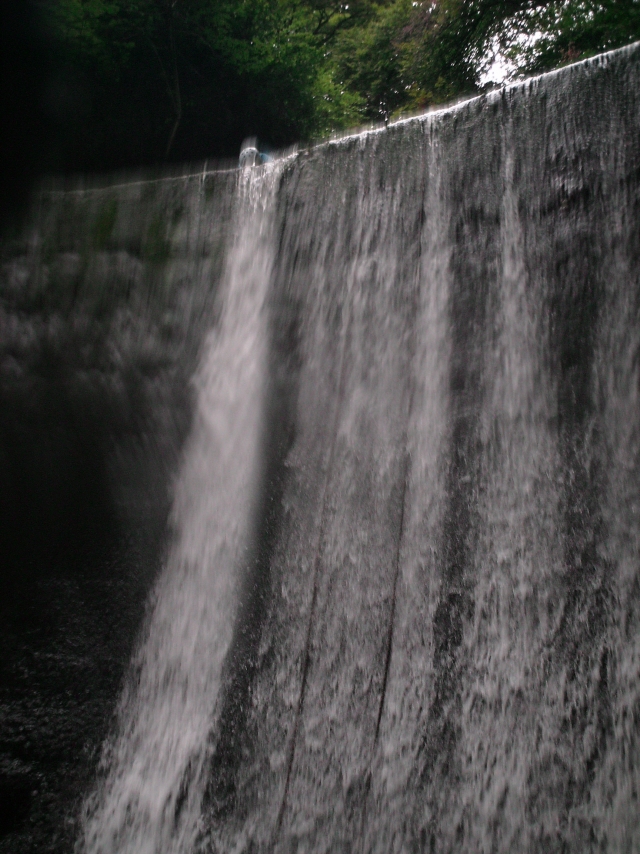  una de las muchas cascadas en el impresionanle Alva Glen