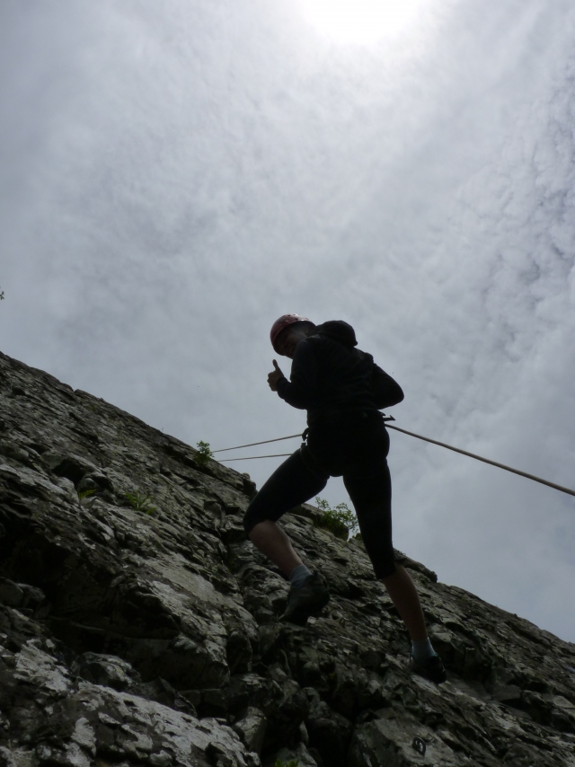  Rápel tradicional desde un acantilado
