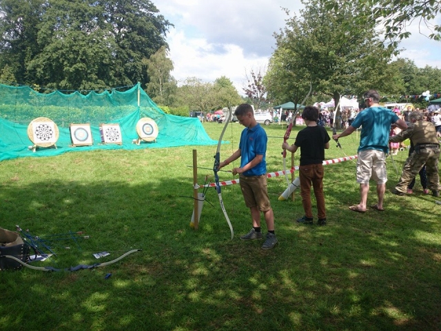 Campo de jalo con arco al aire libre