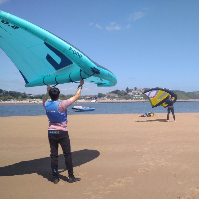 A punto de hacer windsurf 