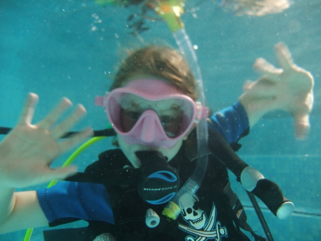  Niños disfrutando del buceo 