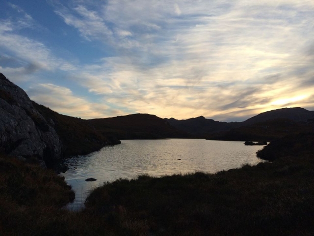  El lago y la puesta de sol 