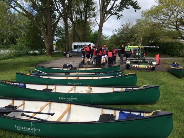  Nuestras canoas están listas 