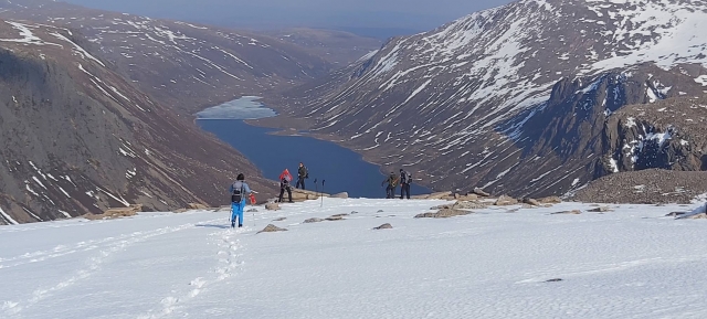  Explorando las montañas 