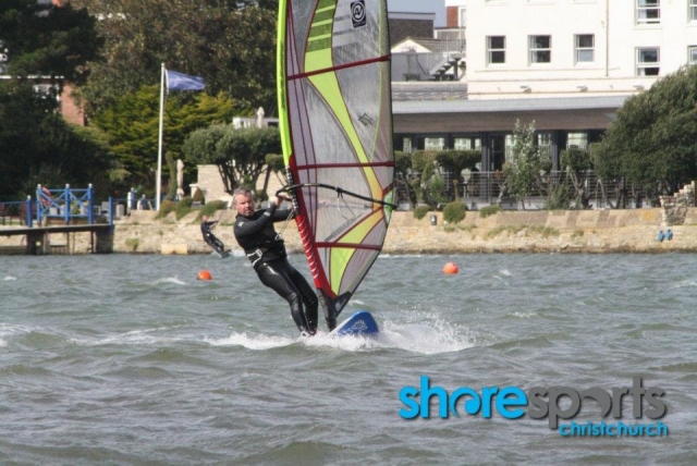 Mand windsurf y traje de neopreno negro 