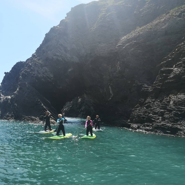  Disfruta de una sesión de surf con tus amigos 