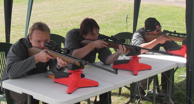  Nuestra gama de rifle de aire celular con objetivos de derribo es una adición fantástica a las fiestas de cumpleaños y es adecuada para una variedad de edades. 