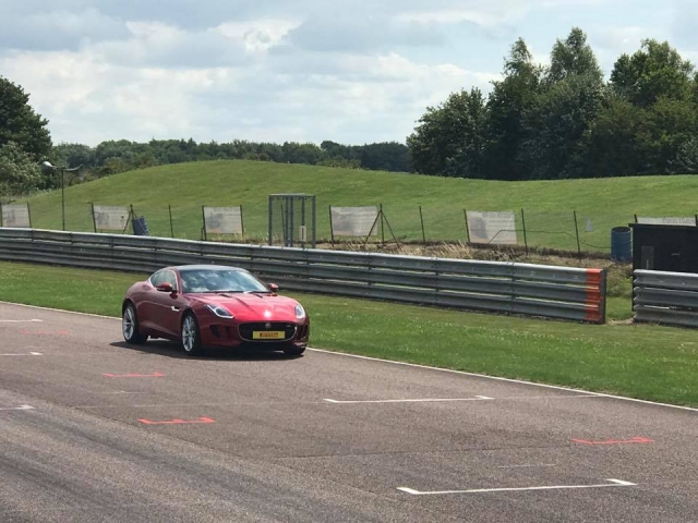  ¡Prepara ... y listo! Con eventos realmenle geniales, maneja un Ferrari