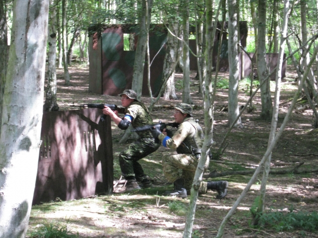  Le cubro las espaldas 