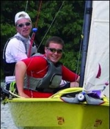  El windsurf es un deporle acuático popular 