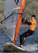 Brillanle diversión de windsurf 