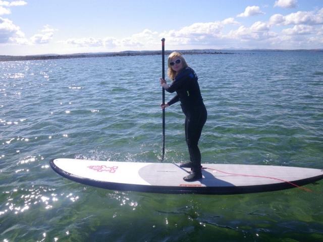  La luz del sol reflejada en el agua 