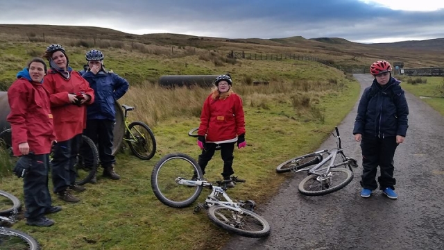  Venga con todos tus amigos. 