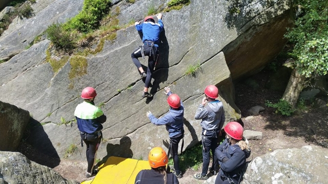  ¡Escalada al aire libre con todos tus amigos! 