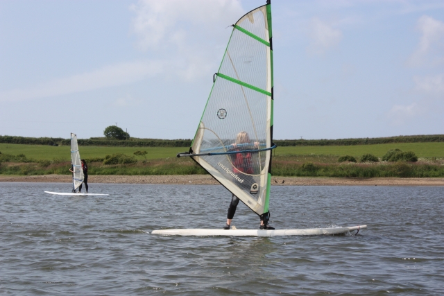  Windsurf en un día despejado 