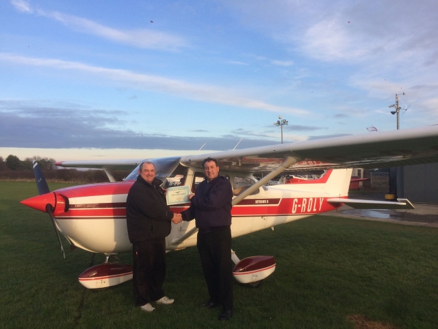 El personal de Phoenix Flying School 