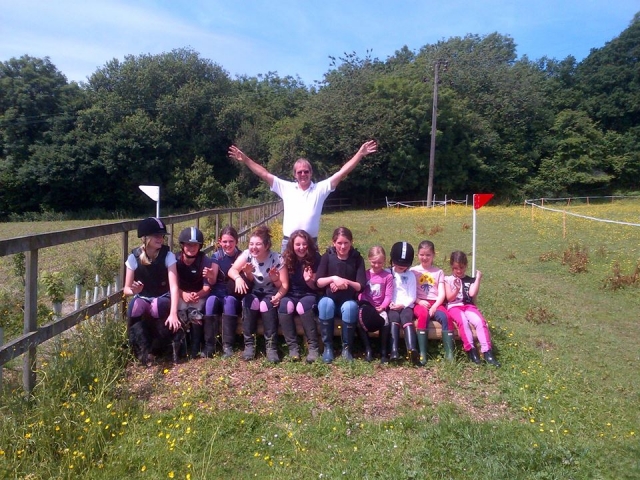 Grupos de fin de semana en la Escuela de Equitación Divoky.