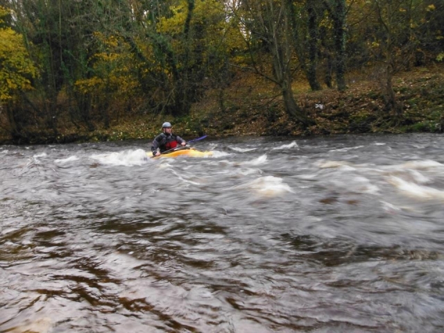  Navegación en kayak con confianza en el agua 