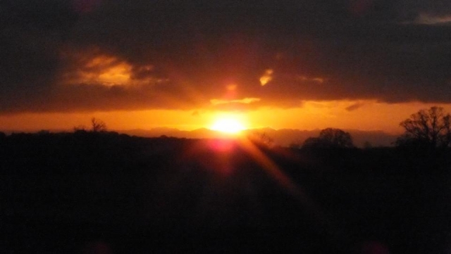  Disfruta de la hermosa puesta de sol en Wayside Stables. 