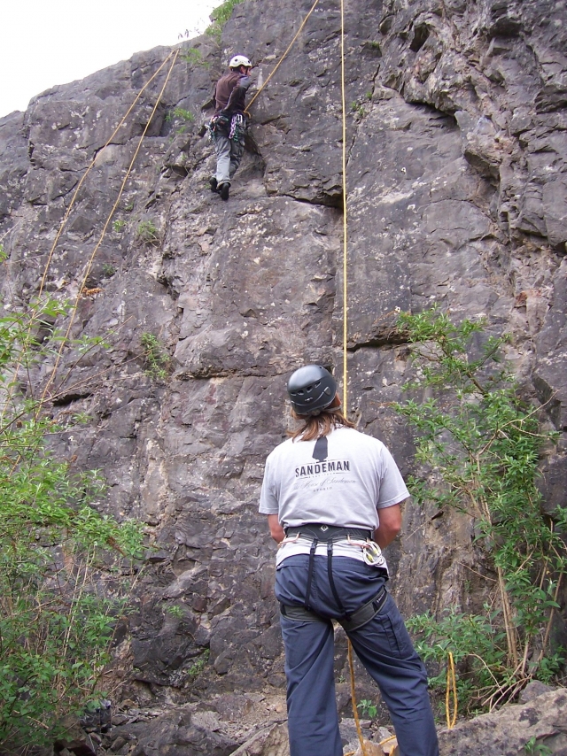  Combinar con un curso de escalada también. 