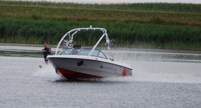  Esquí acuático en Welton Waters. 