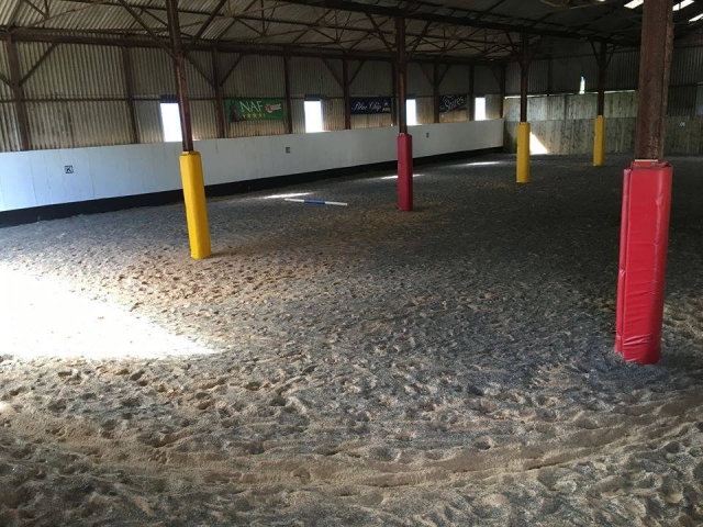  La arena cubierta en The Horse Activity Center 