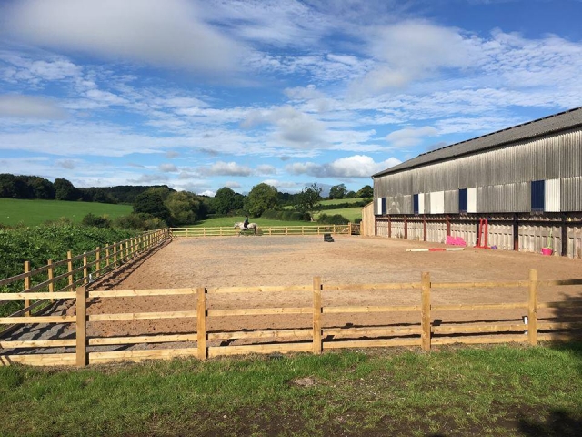  La arena al aire libre en The Horse Activity Center 