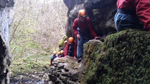  Exploremos una hermosa gruta.
