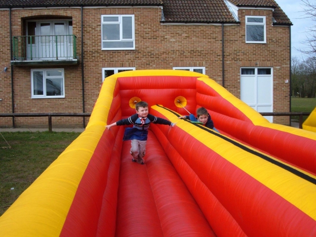  prueba la carrera de bungee. 
