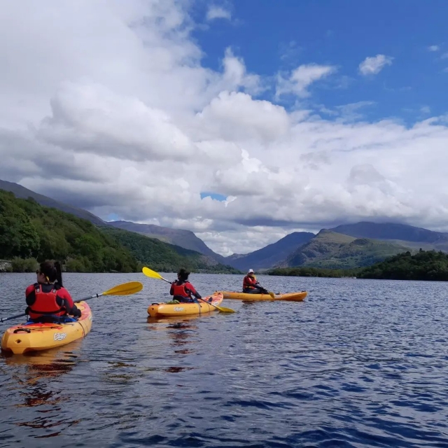  Kayaks en LLyn Padarn 