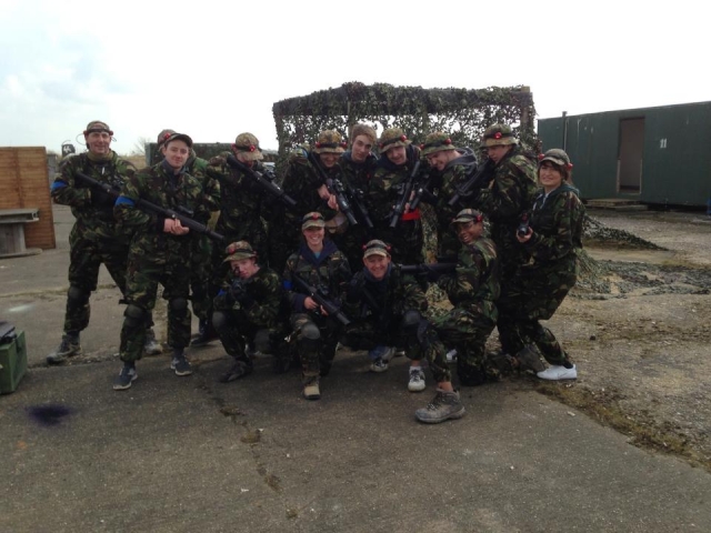  Bueno para grupos grandes 