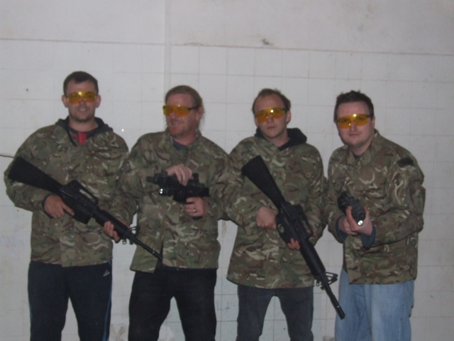  Equipos de cuatro a seis hombres 