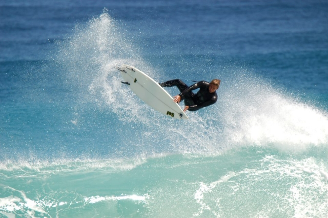  Surfear es divertido. 