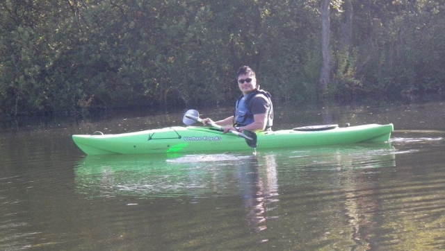  Hacer kayak es muy divertido. 