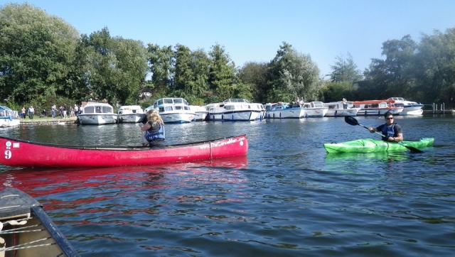  El kayak está disponible. 