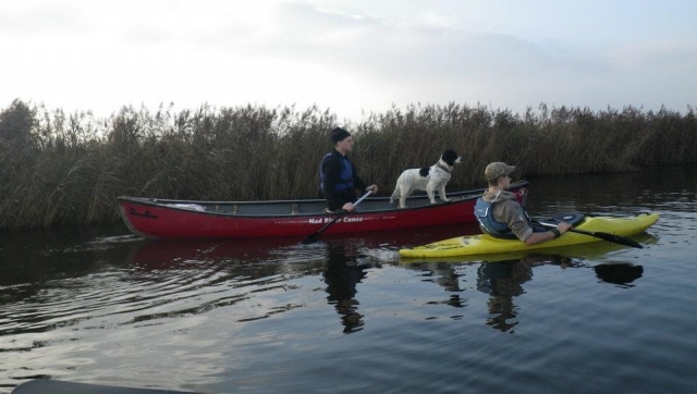  Hacer kayak es muy divertido. 